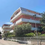 Teresa Al Mare *